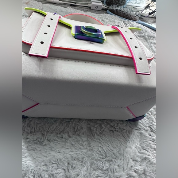 Michael Kors neon trim Manhattan small bag great condition - Picture 2 of 6